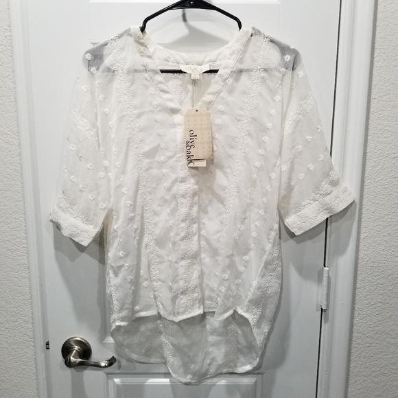 Olive and Oak White Sheer Eyelet Full Shoulder Front Blouse Popover Size S NWT - Picture 2 of 8